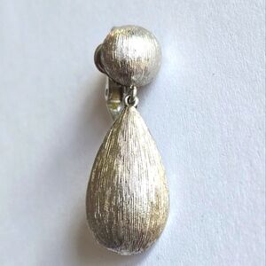 Vintage Crown Trifari SINGLE clip earring one silver tone dangle drop teardrop